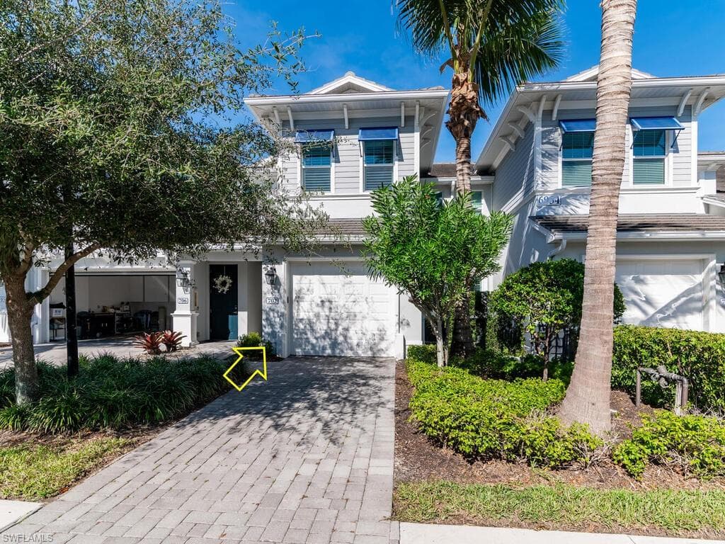 6954 Avalon CIR 702 NAPLES, FL 34112