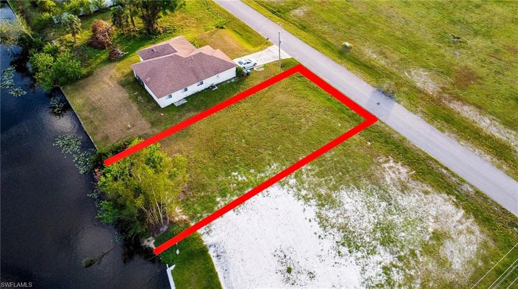 1605 SW 15th PL CAPE CORAL, FL 33991