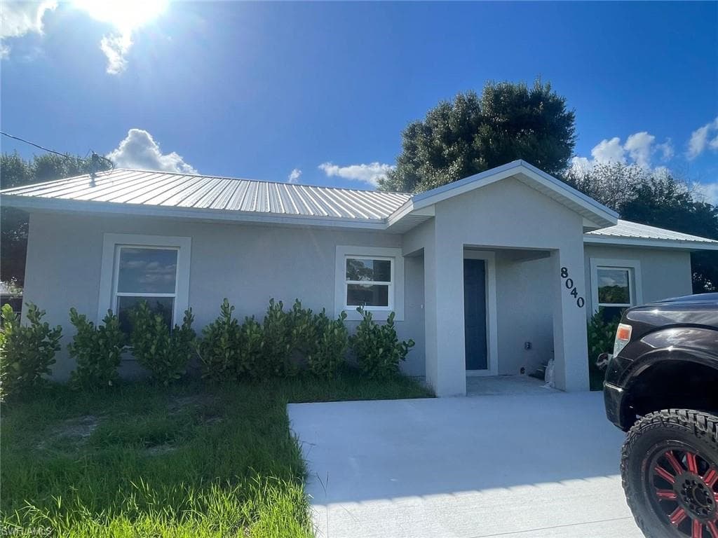 8040 Olive CIR LABELLE, FL 33935