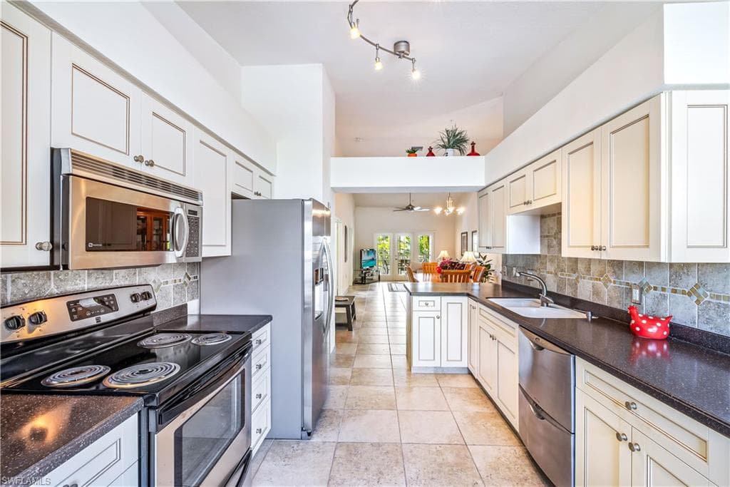 3250 Douglas DR 1-201 NAPLES, FL 34105