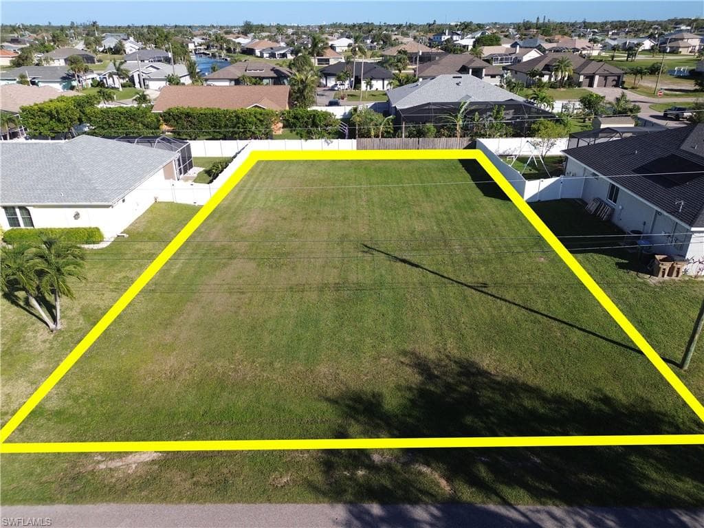 925 SW 6th CT CAPE CORAL, FL 33991