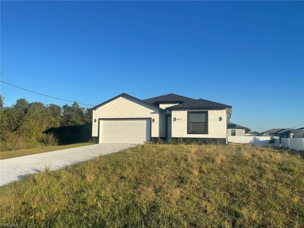 8012 OAKLEAF CIR LABELLE, FL 33935