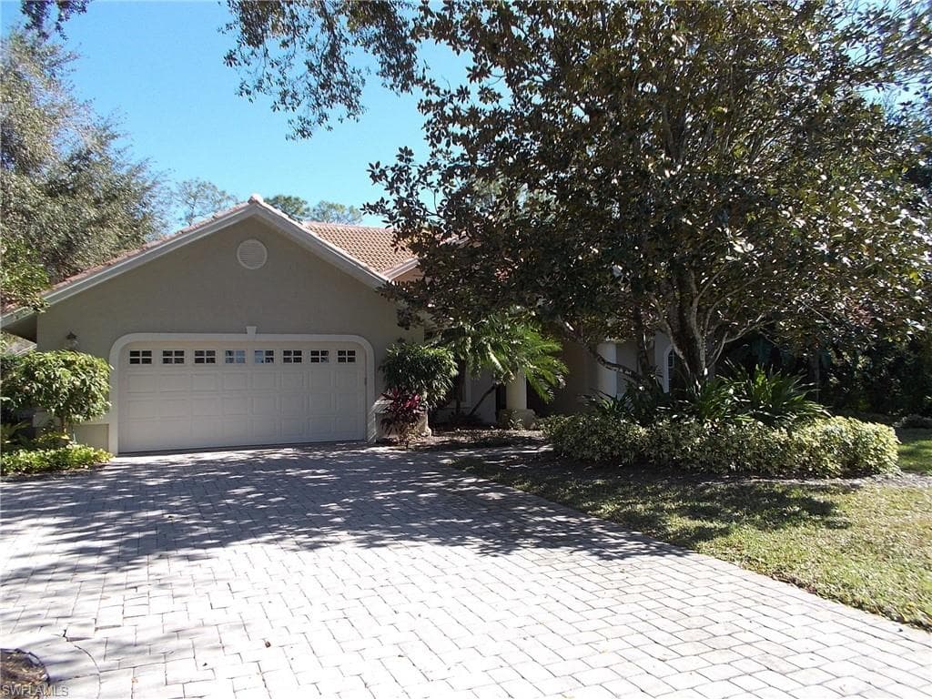 6702 Stonegate DR NAPLES, FL 34109