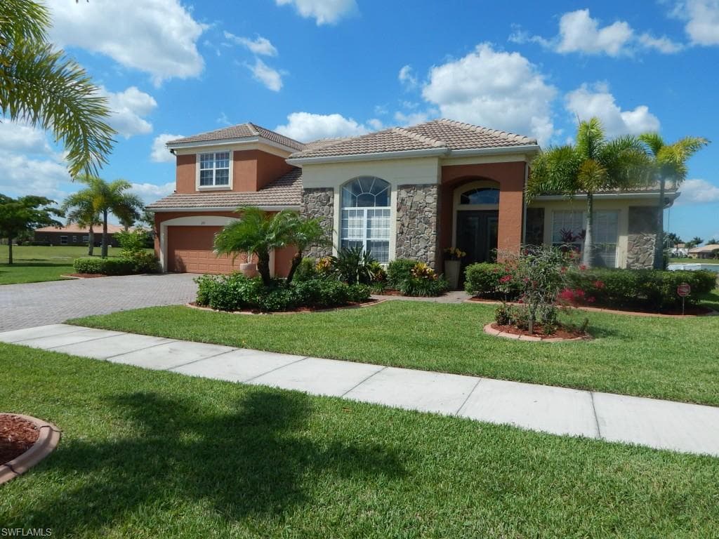2110 Grove DR NAPLES, FL 34120