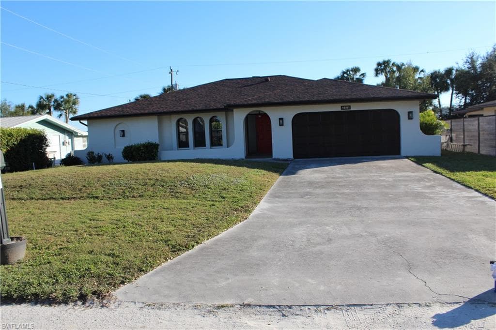 351 Lakeview DR NORTH FORT MYERS, FL 33917