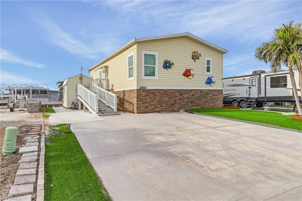 2901 York RD ST. JAMES CITY, FL 33956