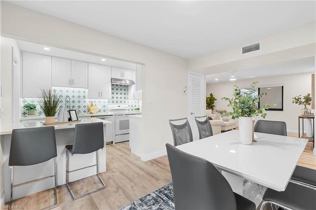788 Park Shore DR F17 NAPLES, FL 34103