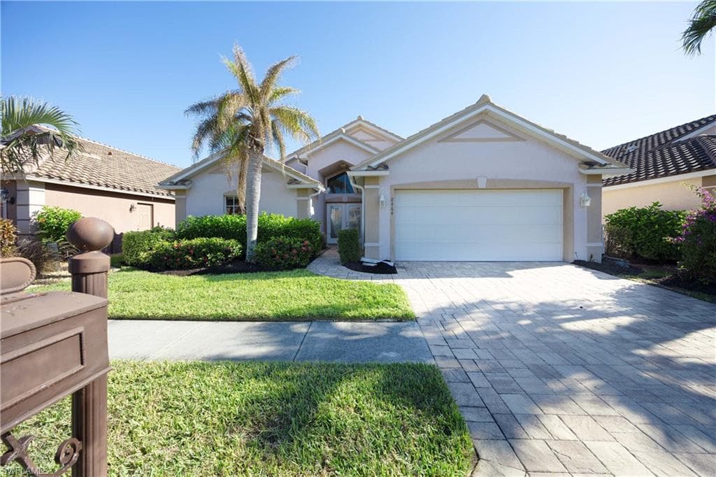 8464 Indian Wells WAY NAPLES, FL 34113