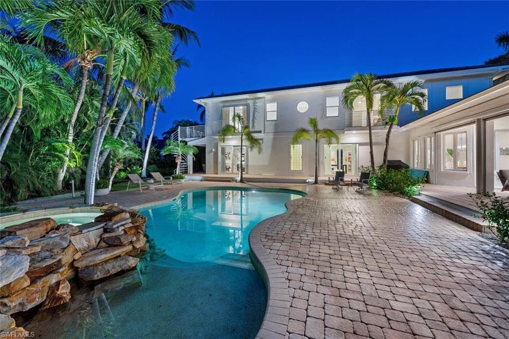 405 Rudder RD NAPLES, FL 34102