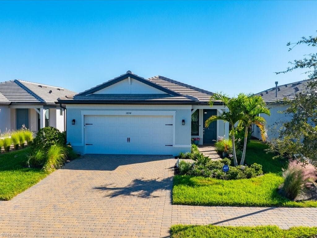 1894 Mesa LN NAPLES, FL 34120