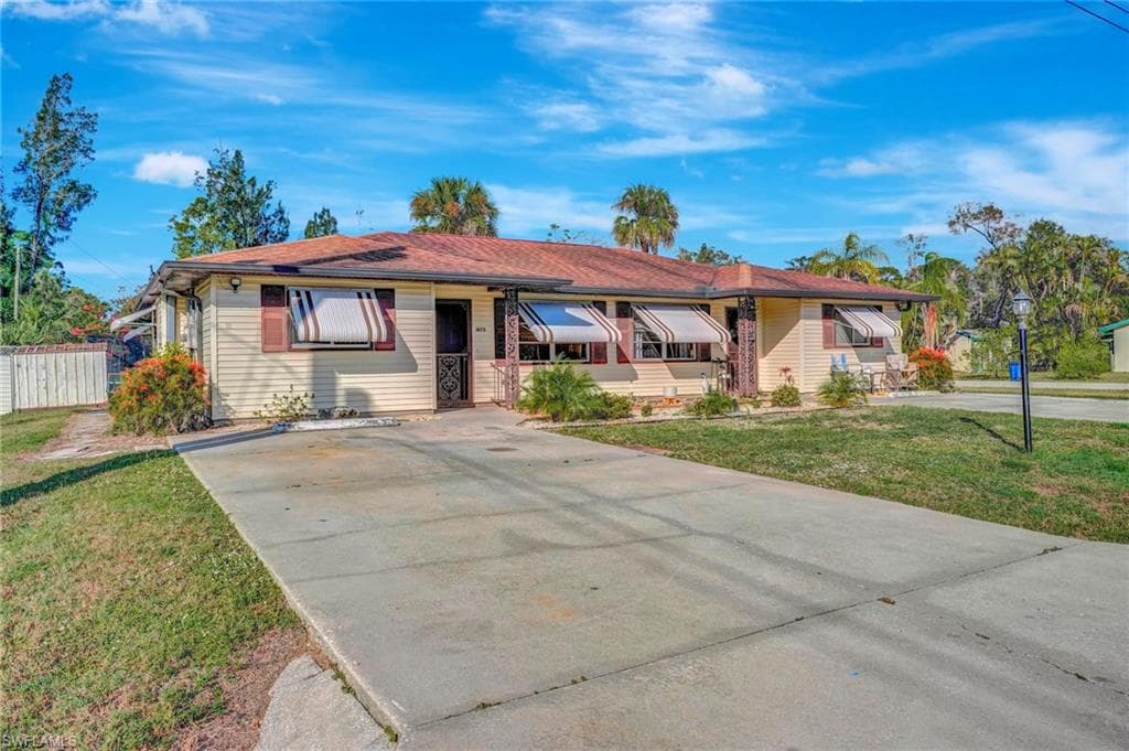 1877 Sadler RD NORTH FORT MYERS, FL 33917