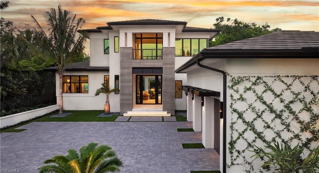 477 3rd ST N NAPLES, FL 34102