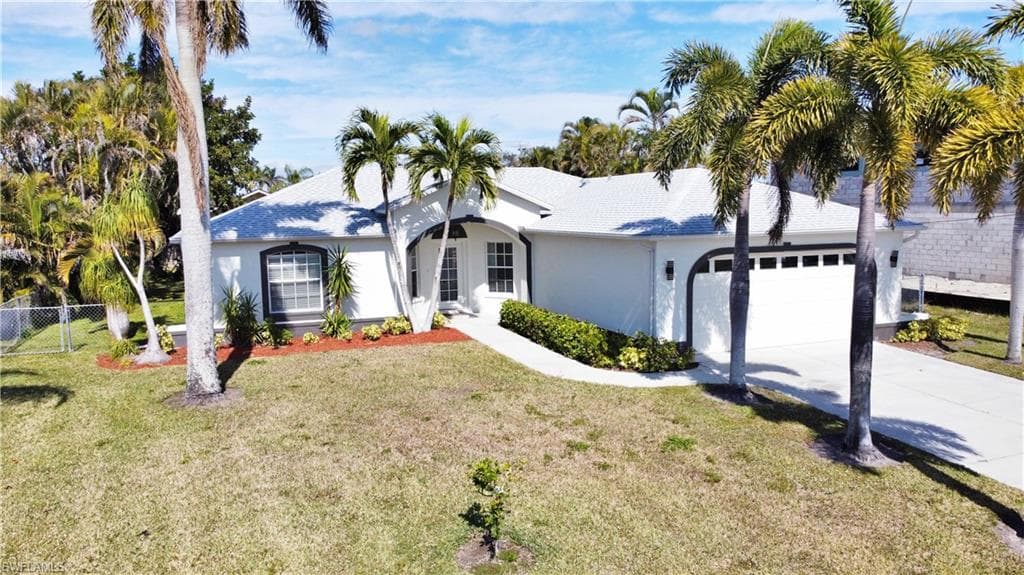 2215 SE 9th TER CAPE CORAL, FL 33990