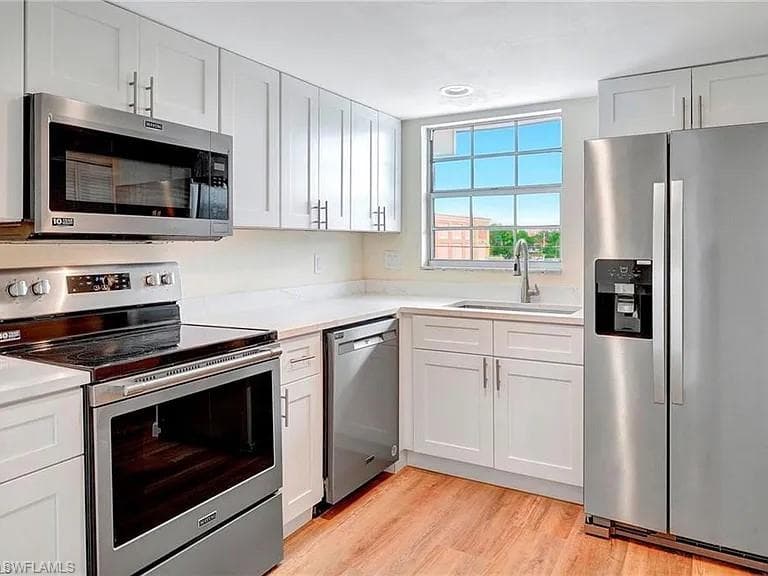 1900 Alamanda DR 202 NAPLES, FL 34102