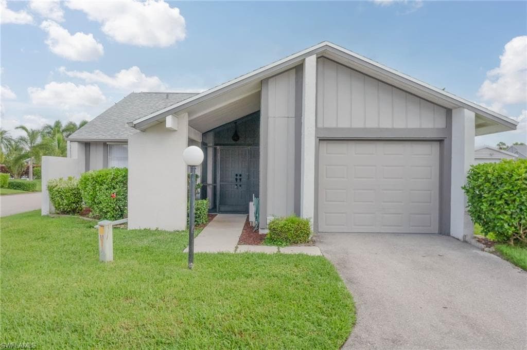 9833 Maplecrest CIR LEHIGH ACRES, FL 33936