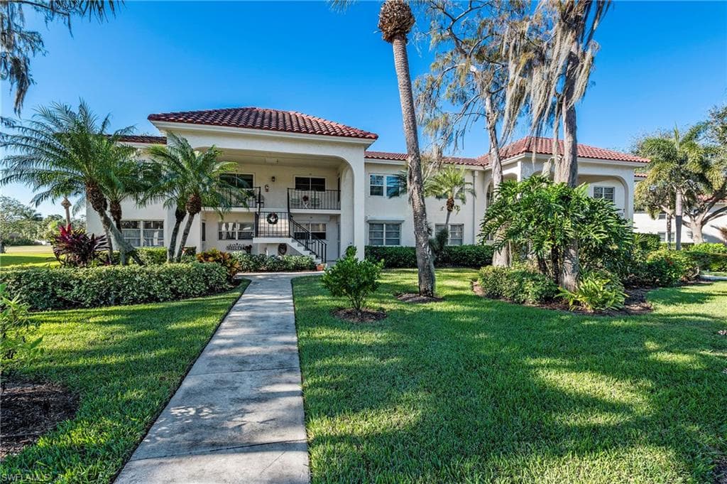 1055 Forest Lakes DR E209 NAPLES, FL 34105