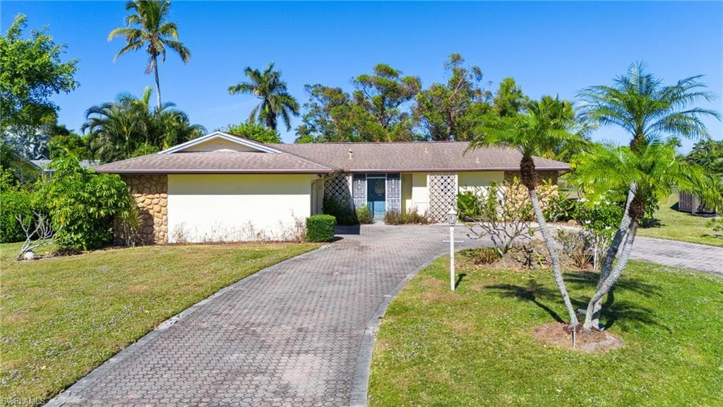 49 Thorncrest LN NAPLES, FL 34113