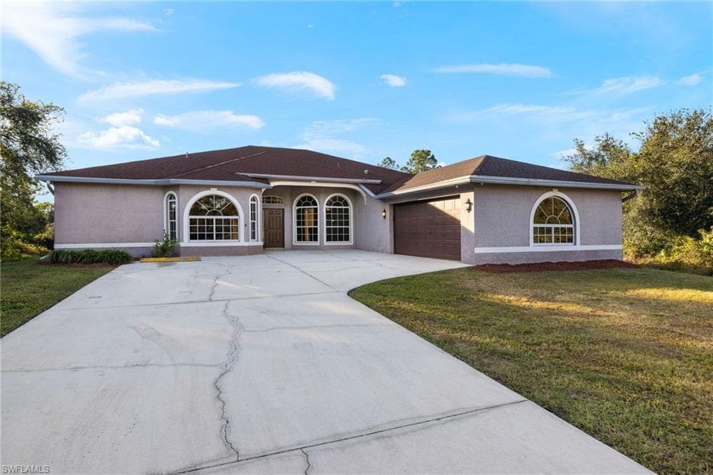 319 Moore AVE LEHIGH ACRES, FL 33936