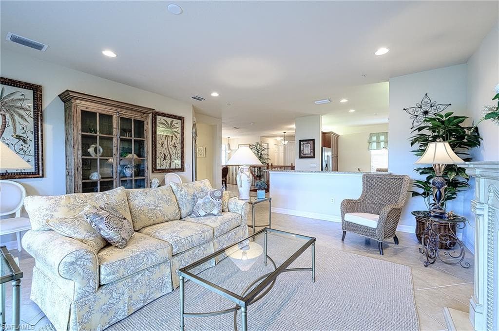6537 Monterey PT 203 NAPLES, FL 34105