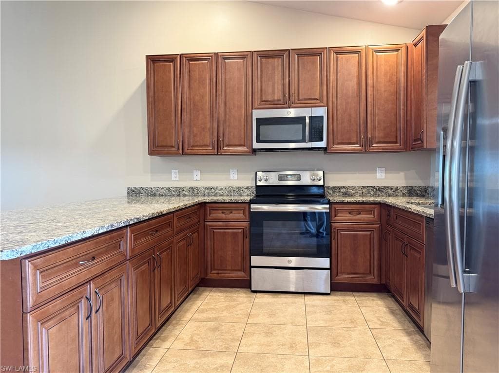 4109 SW 8th PL 202 CAPE CORAL, FL 33914