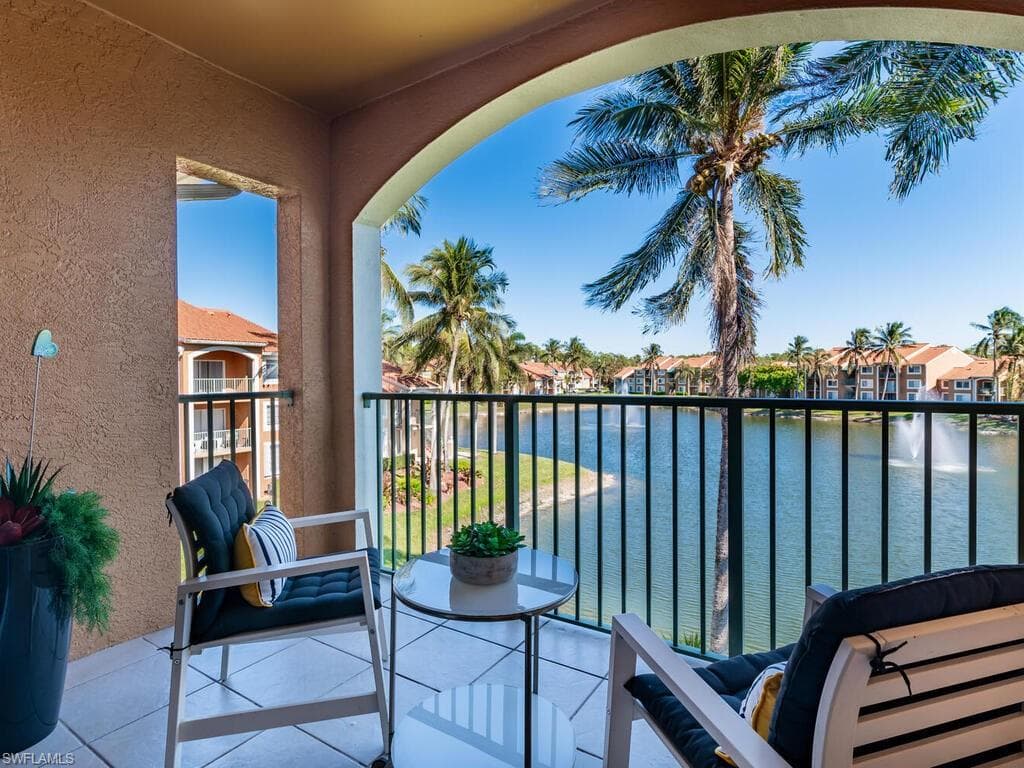 1185 Wildwood Lakes BLVD 304 NAPLES, FL 34104