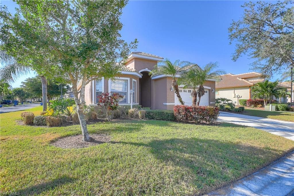 9611 Las Casas DR FORT MYERS, FL 33919