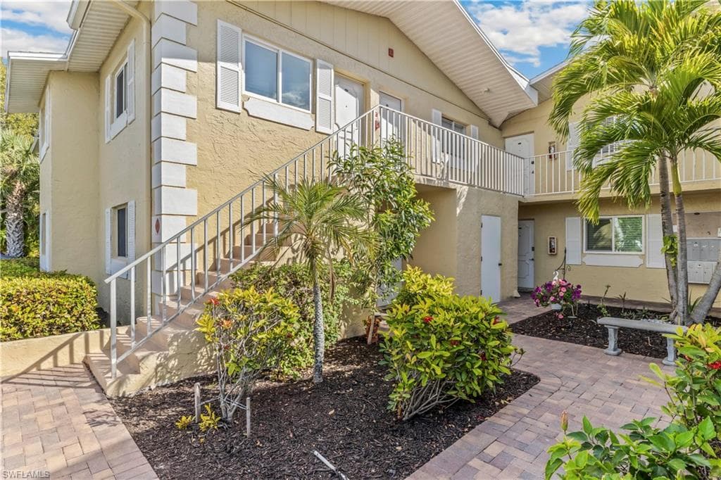 8127 Country RD 201 FORT MYERS, FL 33919