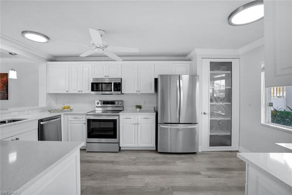 409 Gabriel CIR 2203 NAPLES, FL 34104