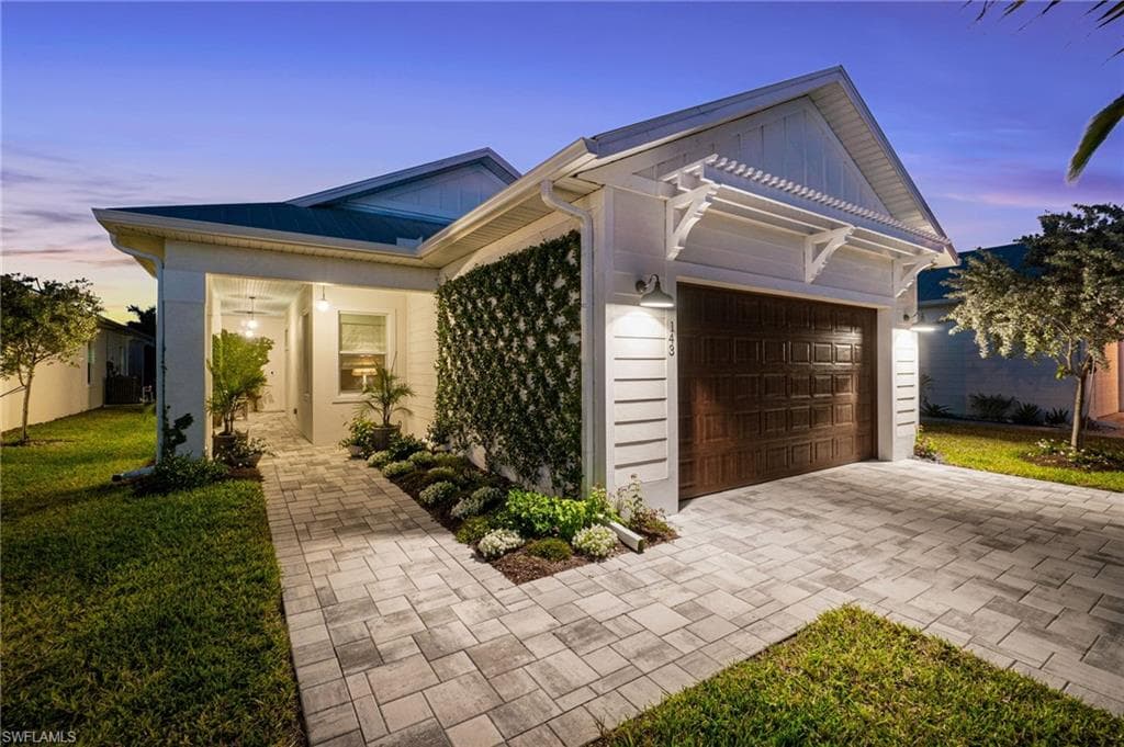 143 Cambria LN NAPLES, FL 34112