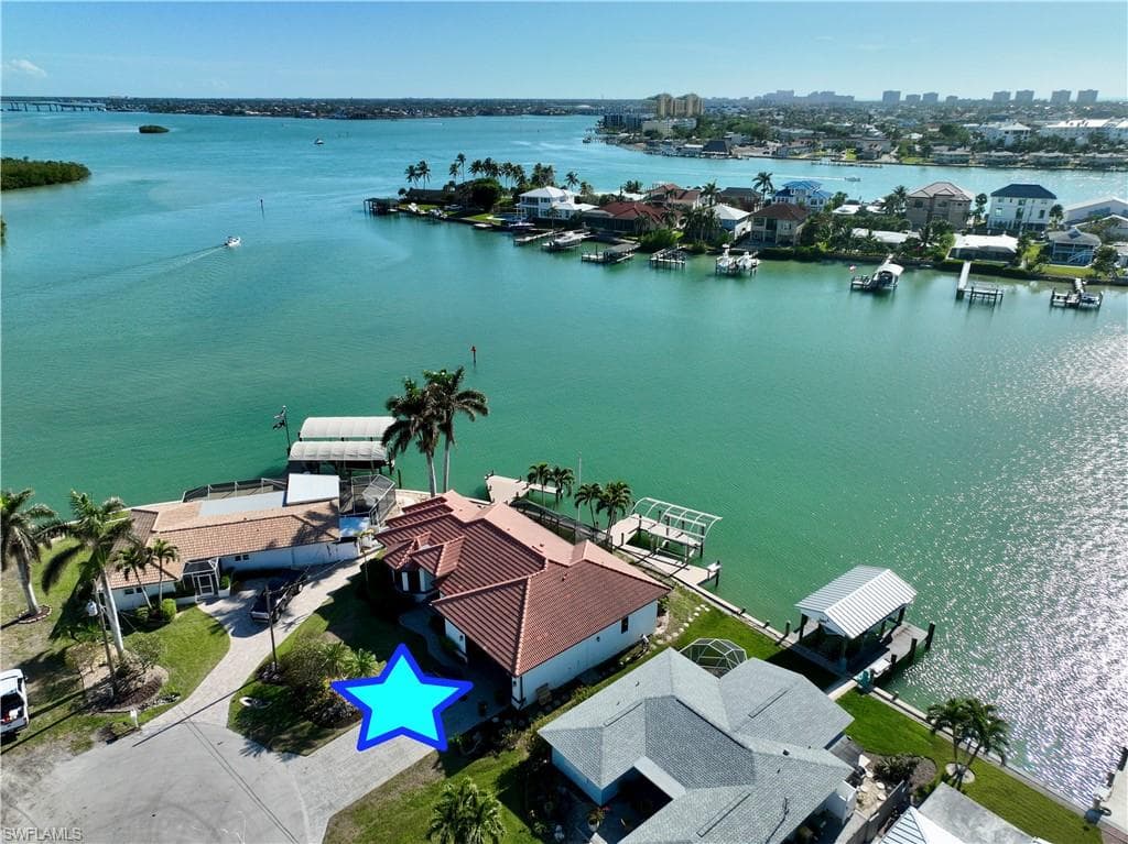 152 Tahiti ST NAPLES, FL 34113