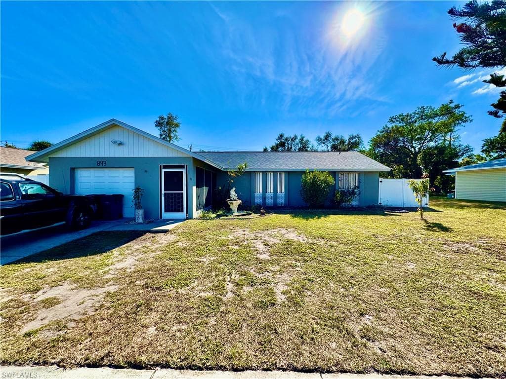 893 Ridgeway DR NORTH FORT MYERS, FL 33903
