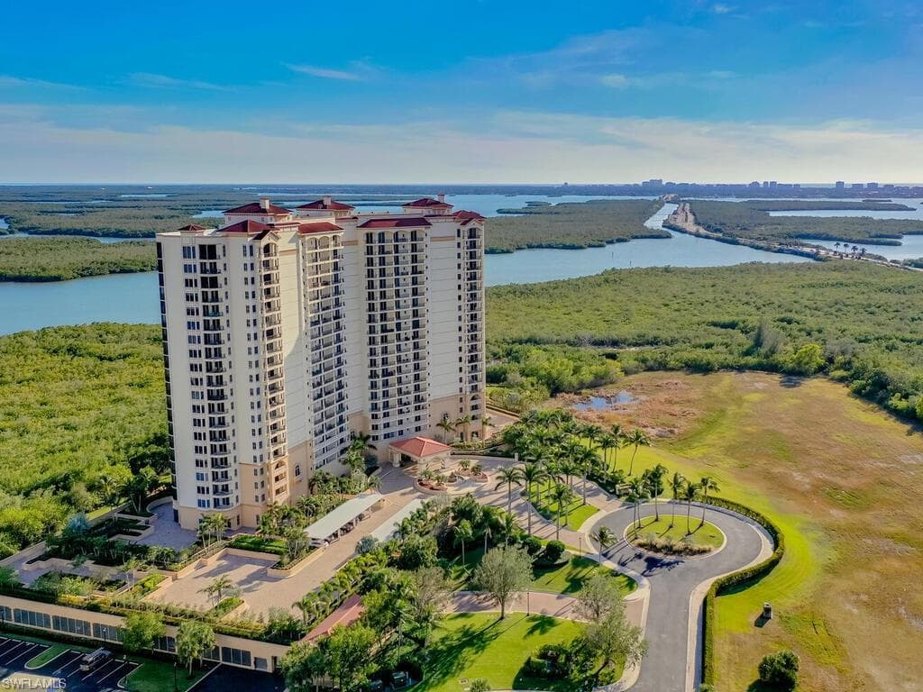 1050 Borghese LN 2105 NAPLES, FL 34114