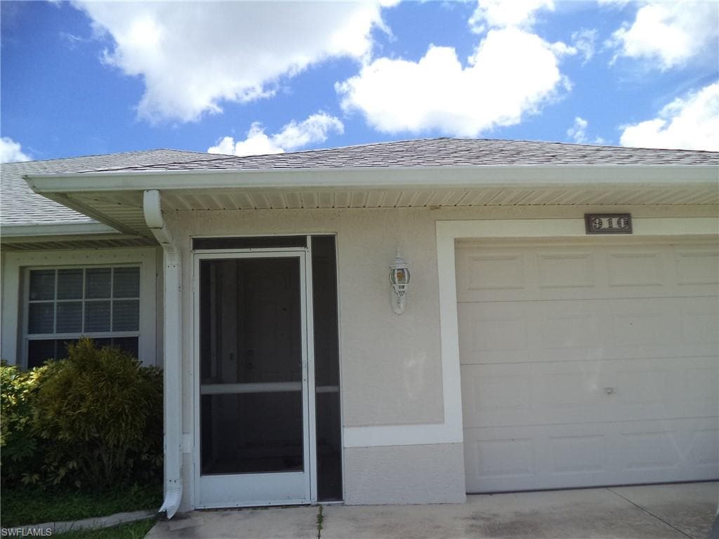 910 SE 13th TER CAPE CORAL, FL 33990