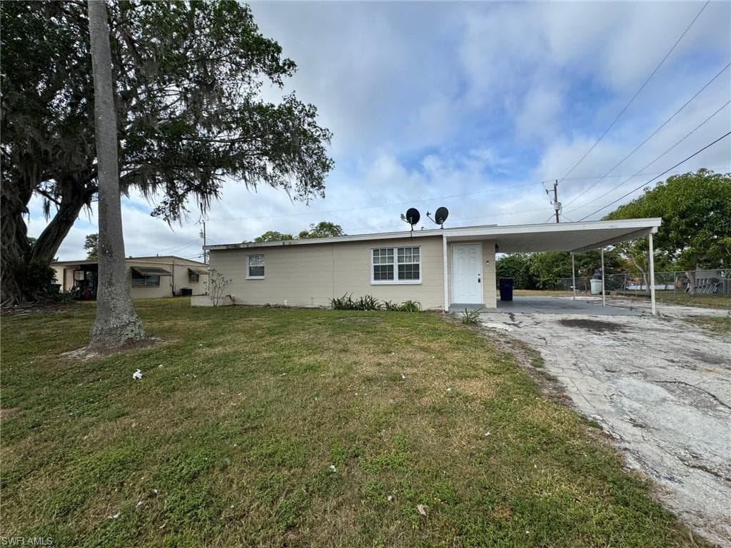 25 Apache ST LEHIGH ACRES, FL 33936