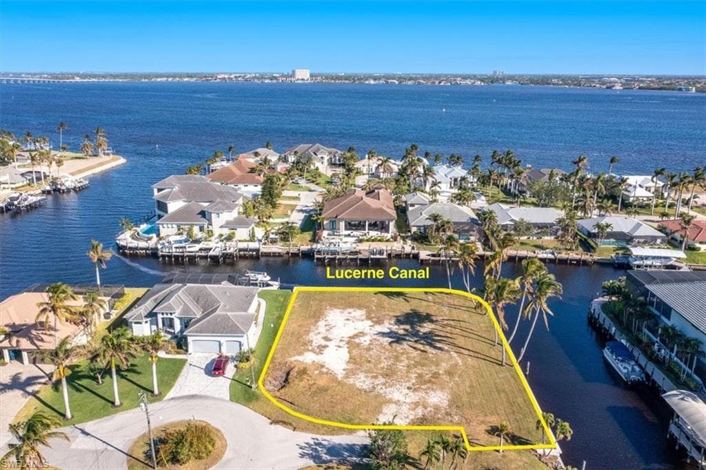 1144 Lucerne AVE CAPE CORAL, FL 33904