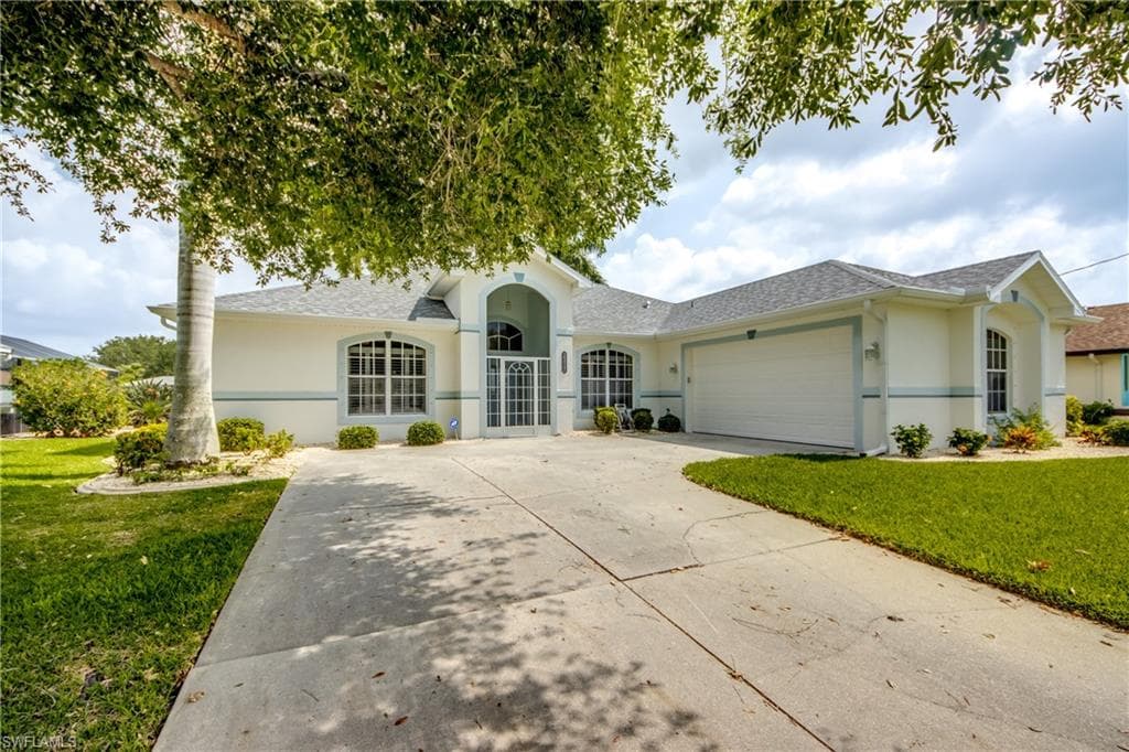 2217 SE 8th TER CAPE CORAL, FL 33990