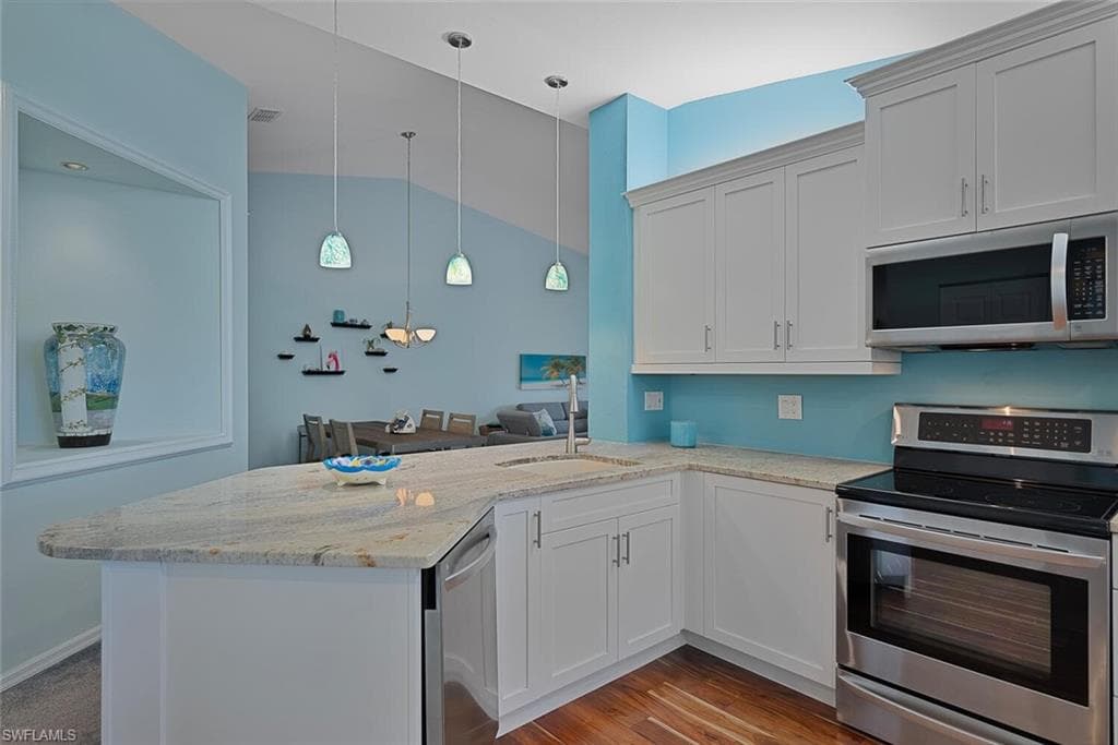 2420 Old Groves RD 204 NAPLES, FL 34109