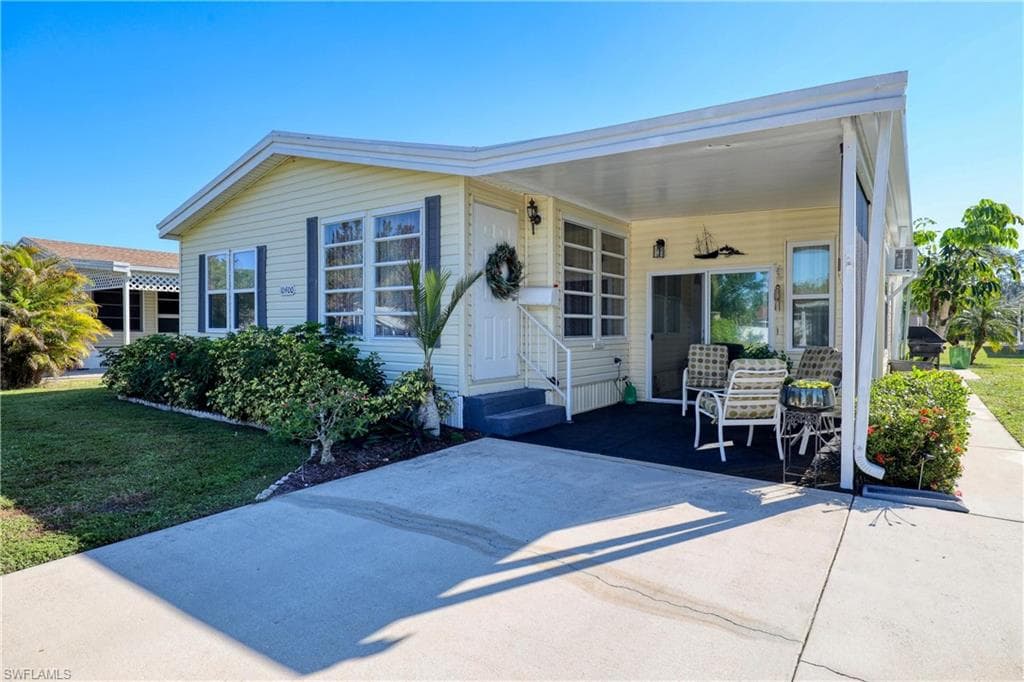 10400 Wales LOOP BONITA SPRINGS, FL 34135