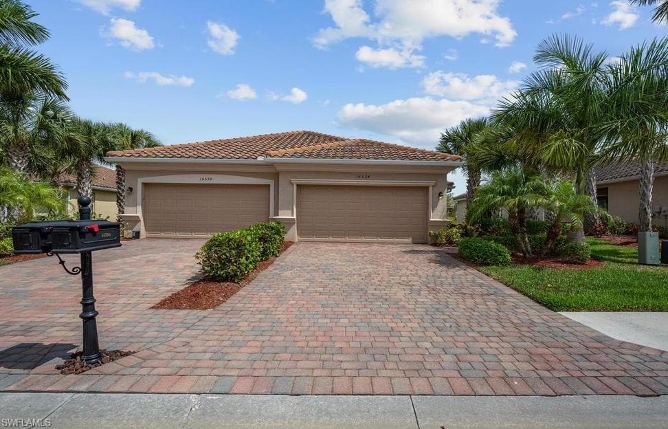 14594 Grapevine DR NAPLES, FL 34114