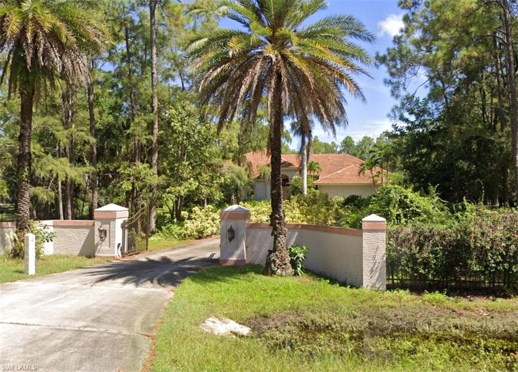 6120 Bur Oaks LN NAPLES, FL 34119