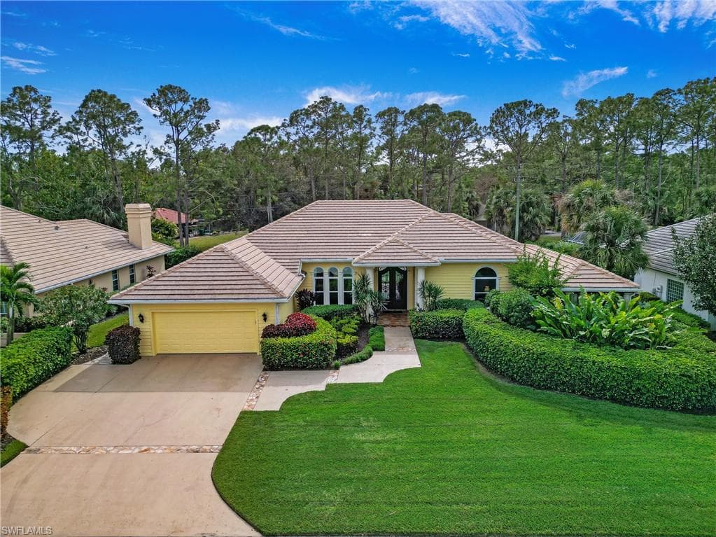 189 Edgemere WAY S NAPLES, FL 34105