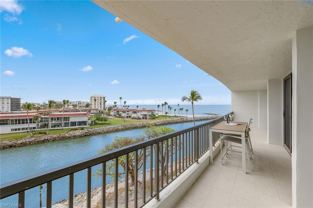 2318 Gulf Shore BLVD N 510 NAPLES, FL 34103