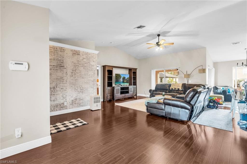 4211 34th ST SW LEHIGH ACRES, FL 33976