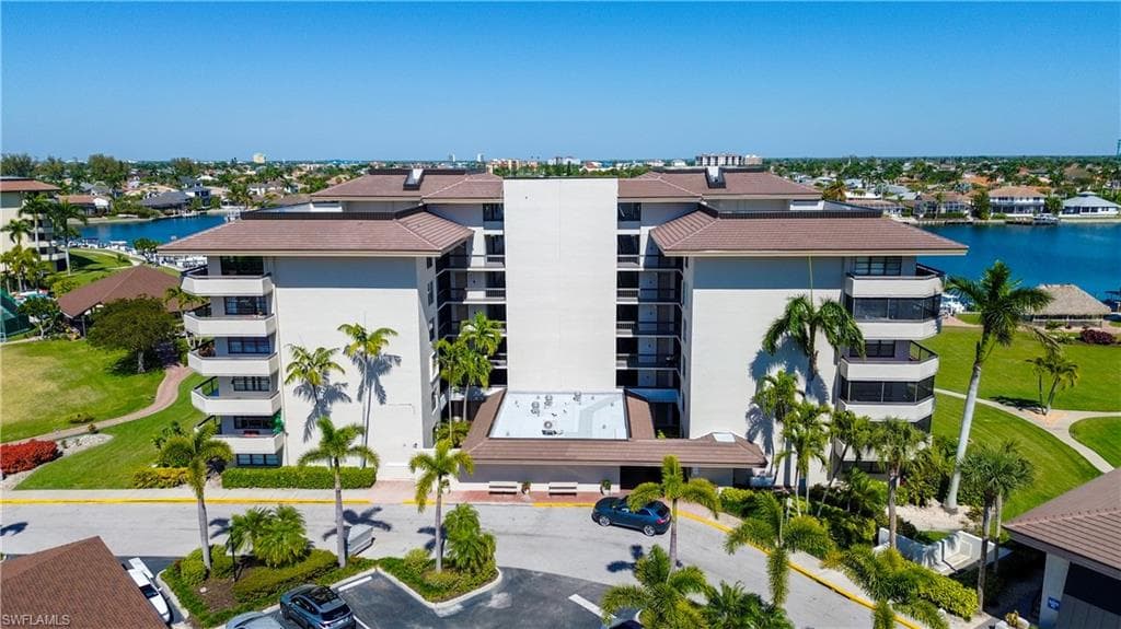 601 Seaview CT Apt C-601 MARCO ISLAND, FL 34145