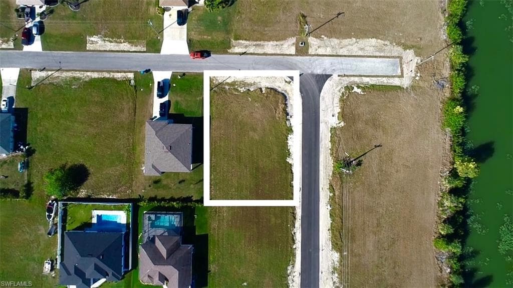 1427 NE 1st PL CAPE CORAL, FL 33909