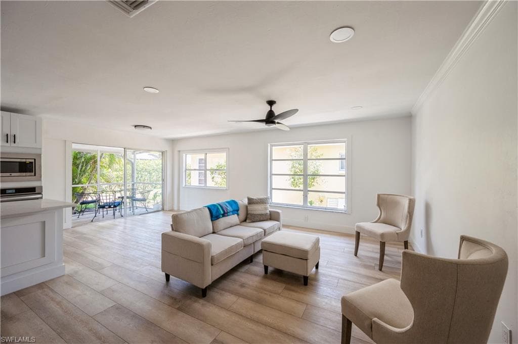 12 Crooked LN 6 NAPLES, FL 34112