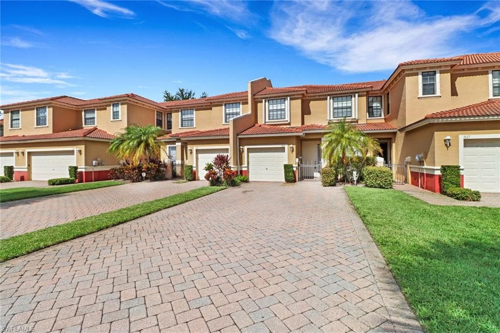 7631 Bristol CIR NAPLES, FL 34120