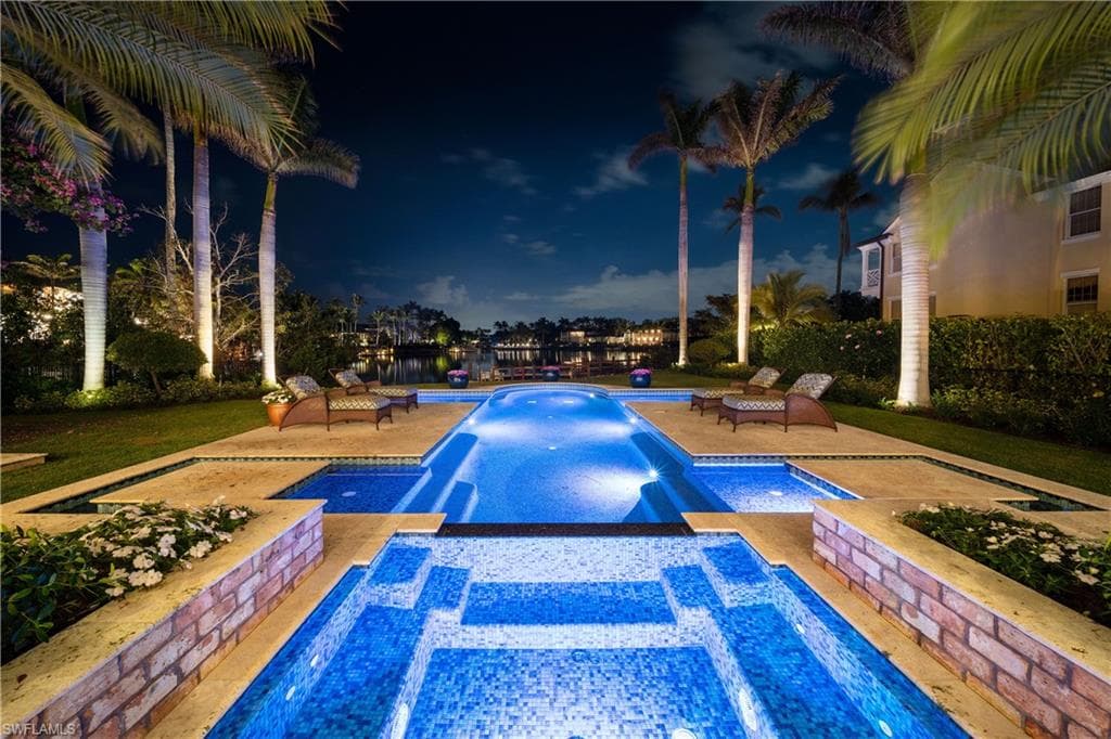 225 Cove LN NAPLES, FL 34102