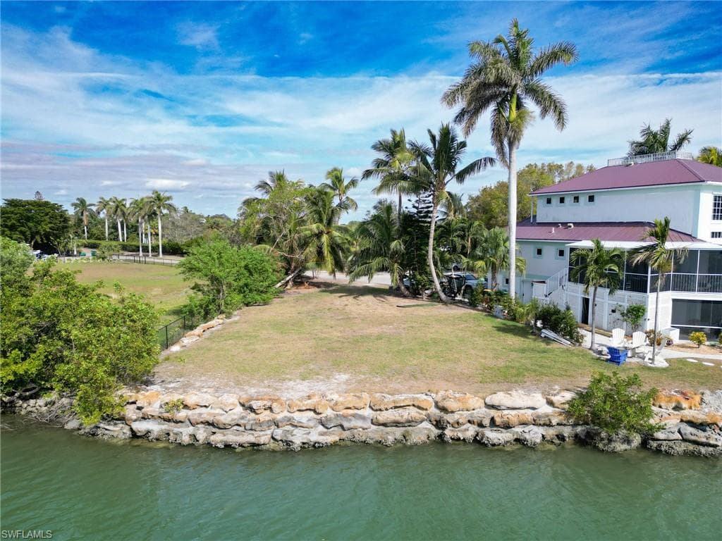 739 Palm Point DR GOODLAND, FL 34140