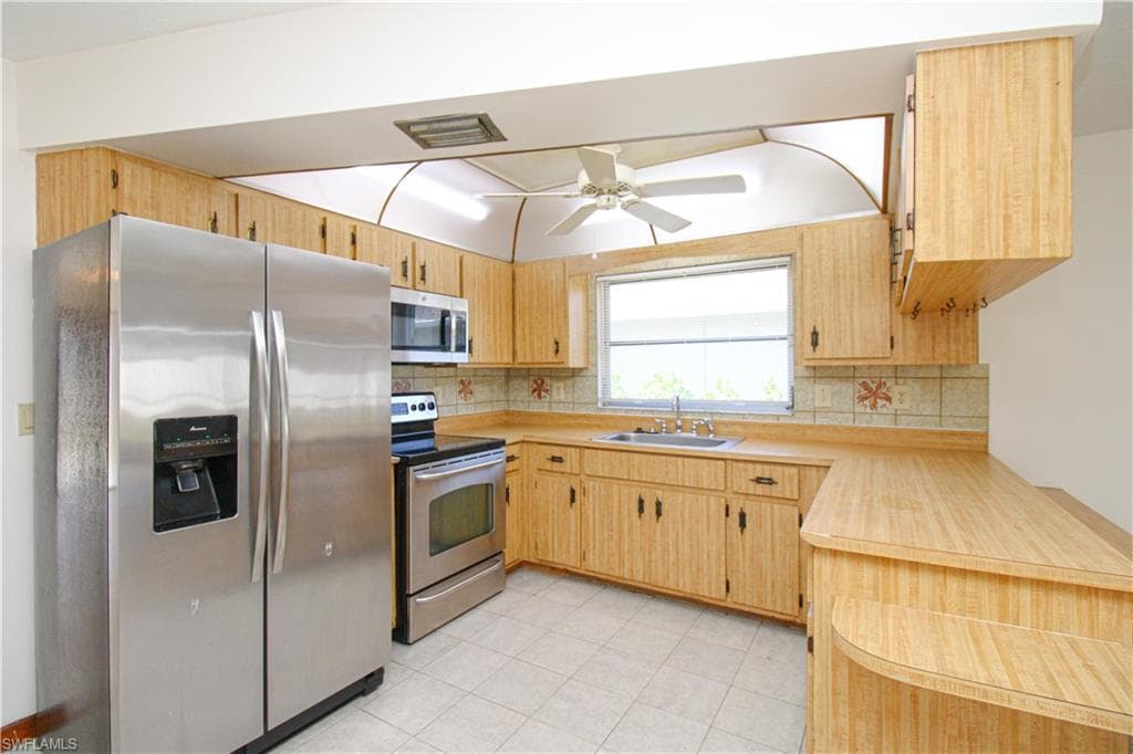 667 98th AVE N NAPLES, FL 34108